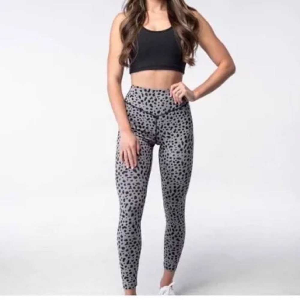 Vitality (balance) snow leopard leggings